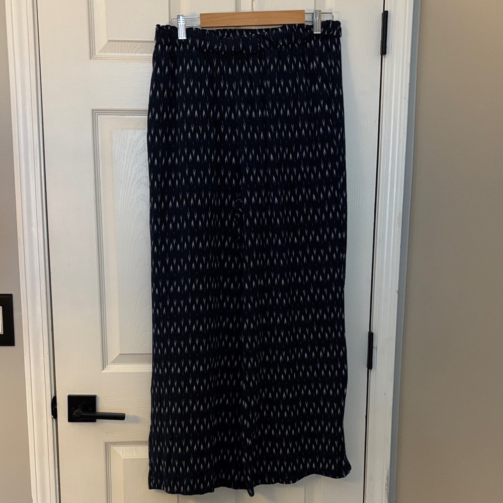 Banana Republic Women's Navy Patterned Wide Leg Pants - L